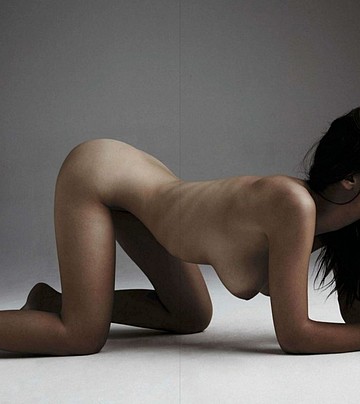 Emily Ratajkowski nude posing