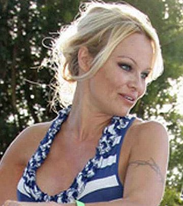 Pamela Anderson huge cleavage