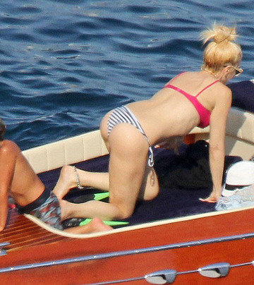 Gwen Stefani ass bikini