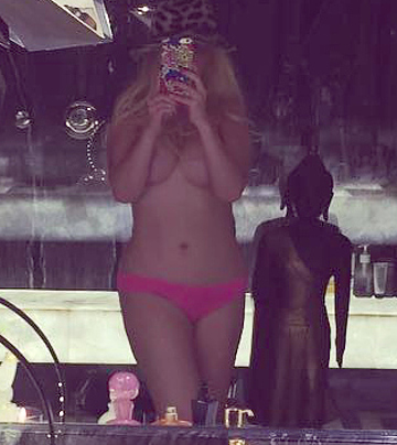 Christina Aguilera topless