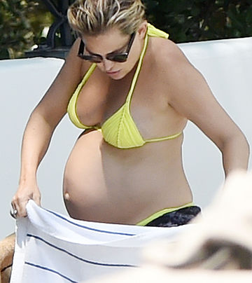kate hudson bikini pregnant