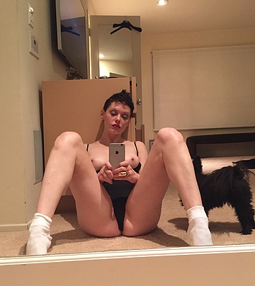 rose mcgowan nude selfie