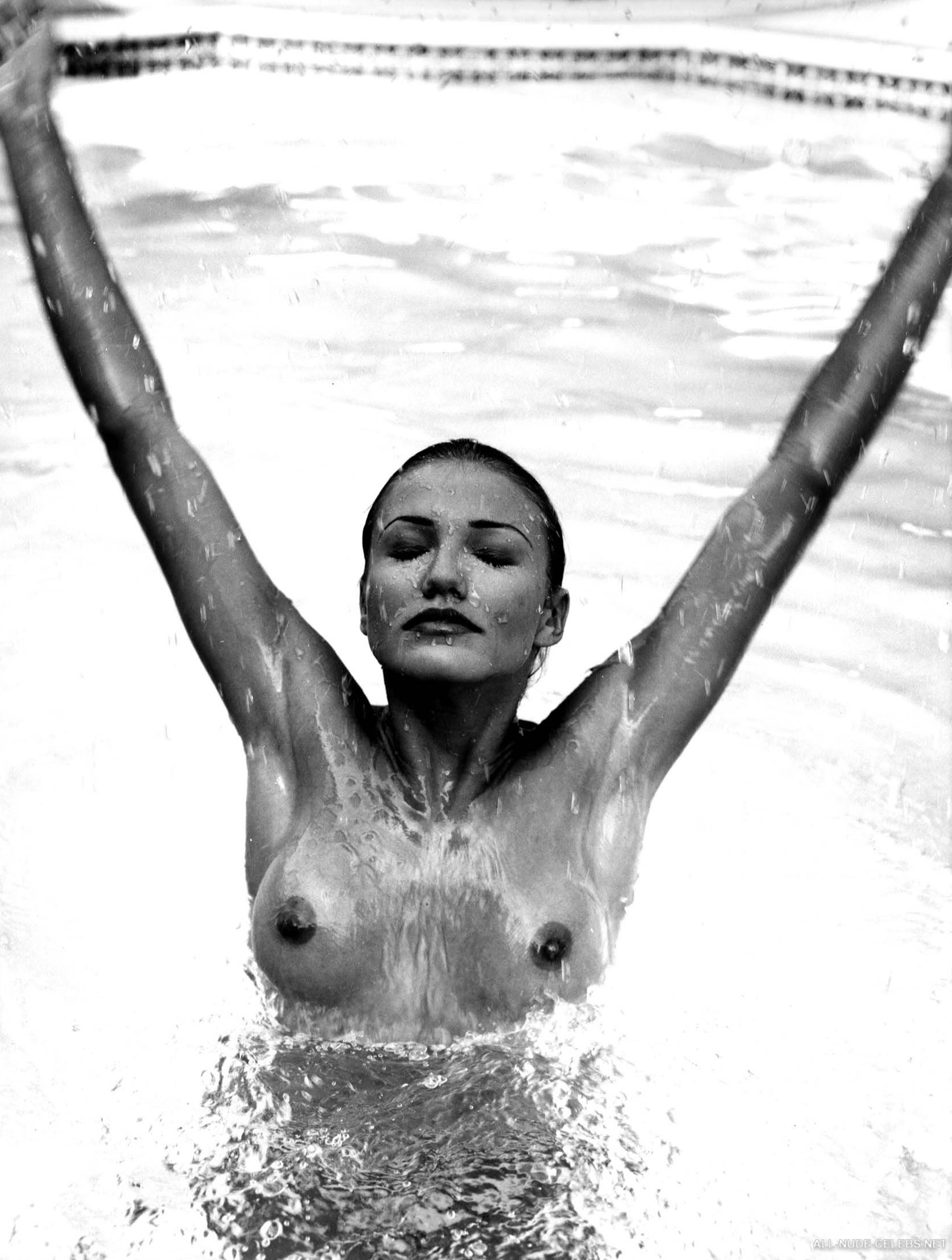 Cameron Diaz nude and oops photos.