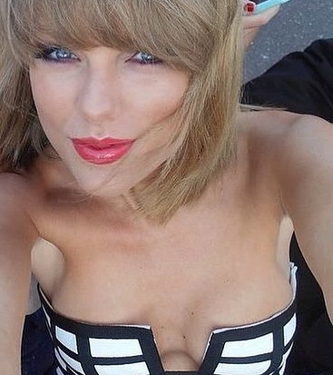 Shots nude taylor swift Taylor Swift