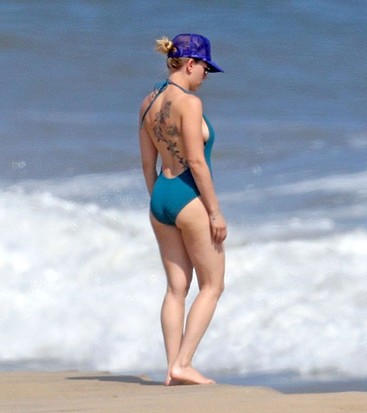 Scarlett Johansson nude beach