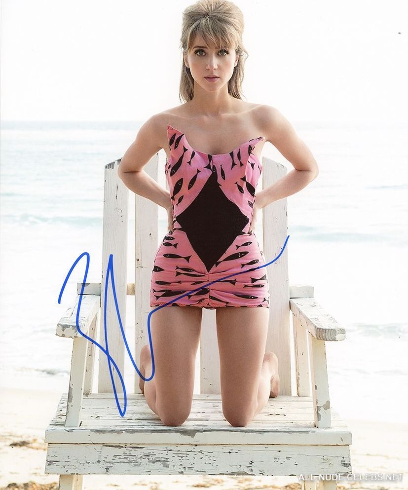 Zoe Kazan leaked sexy and bikini photos.