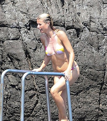 Gwyneth Paltrow tits bikini