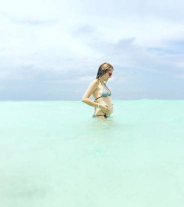Teresa Palmer pregnant bikini pics