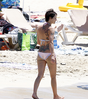 Lena Headey ass bikini photos