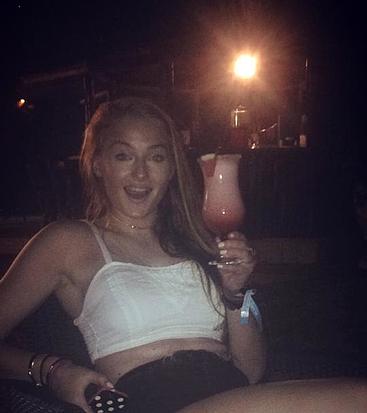 Sophie Turner drunk hacked pics