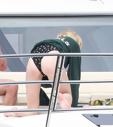 Sophie Turner ass