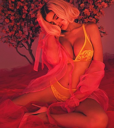 Kylie Jenner lingerie photos
