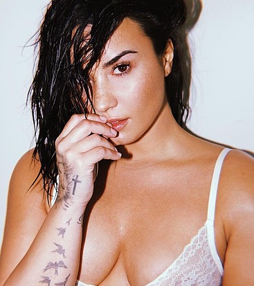 Demi Lovato nipples