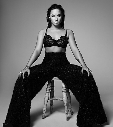 Demi Lovato tits