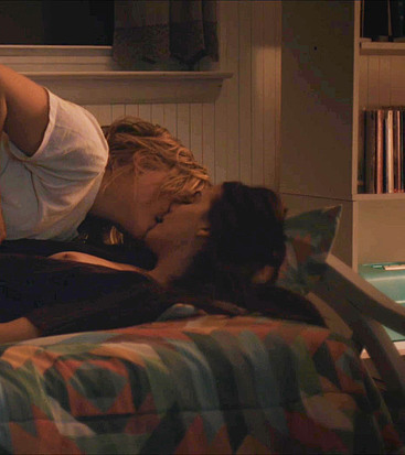 Chloe Grace Moretz lesbian sex