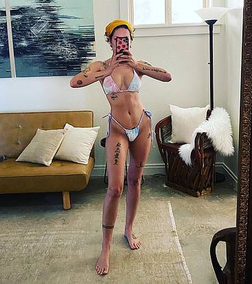 Halsey bikini selfie