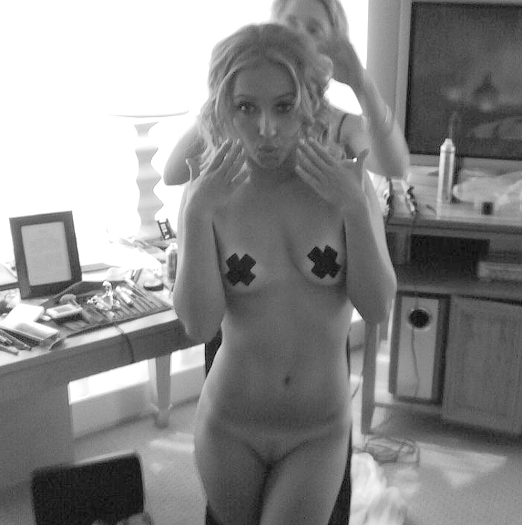 Hayden Panettiere frontal nude pussy