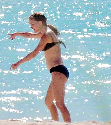 Natalie Portman bikini beach