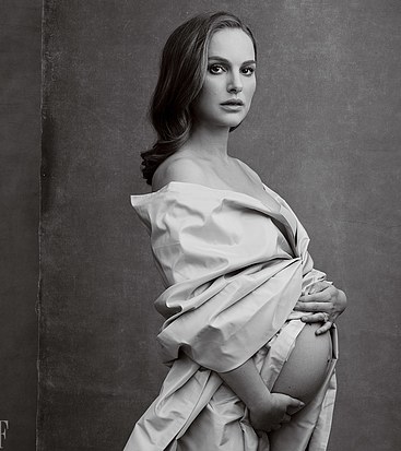 Natalie Portman pregnant nude
