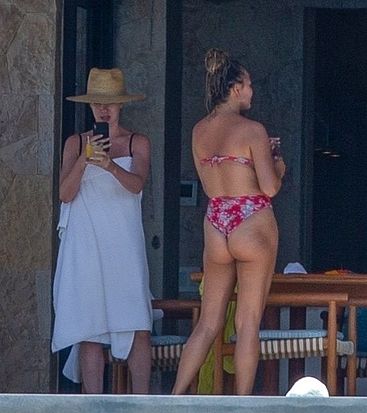 Chrissy Teigen ass bikini