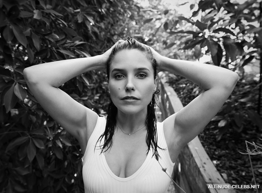 75+ Hot And Sexy Pictures Of Sophia Bush Will Make You... - XiaoGirls