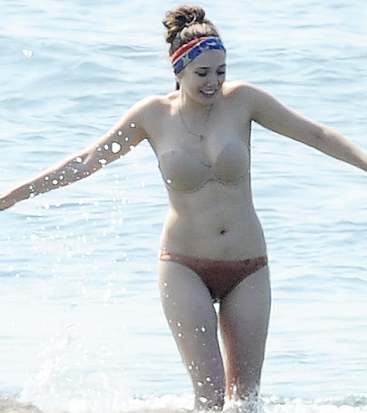 Elizabeth Olsen topless