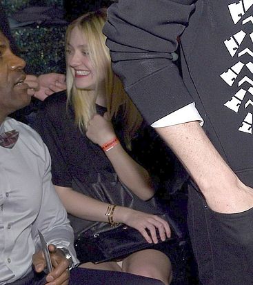 Dakota Fanning oops upskirt