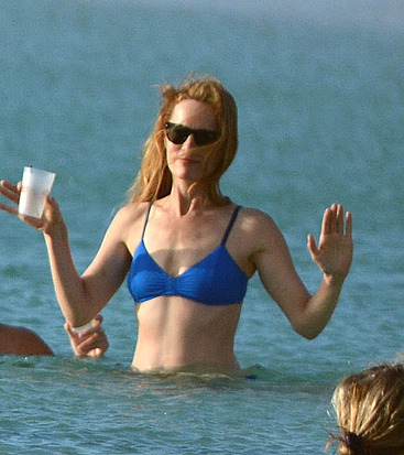 Leslie Mann topless shots