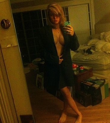 Brie Larson naked leaked selfie