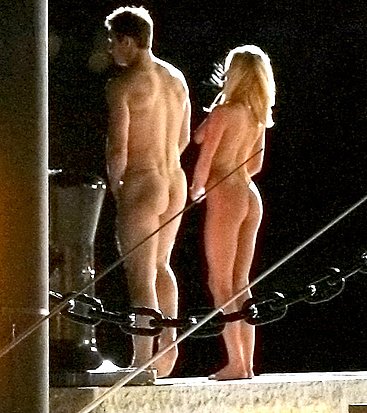 Anna Faris NSFW Nude Outdoors & Wet Bikini Photos -