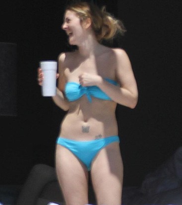 Drew Barrymore bikini cameltoe.