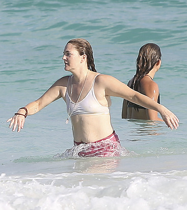 Drew Barrymore nipslip on beach