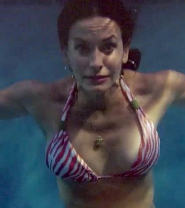 Courteney Cox oops in movie