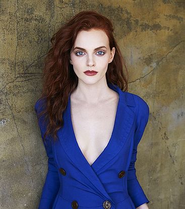 Madeline Brewer cleavage
