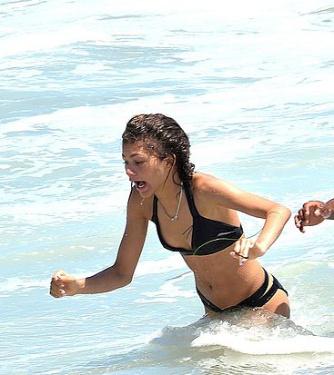 Zendaya paparazzi bikini