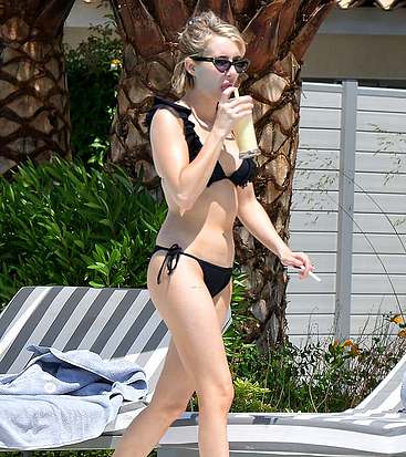 Emma Roberts sexy bikini