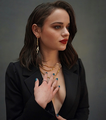 Joey King masturbating