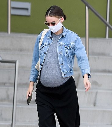 Rooney Mara pregnant