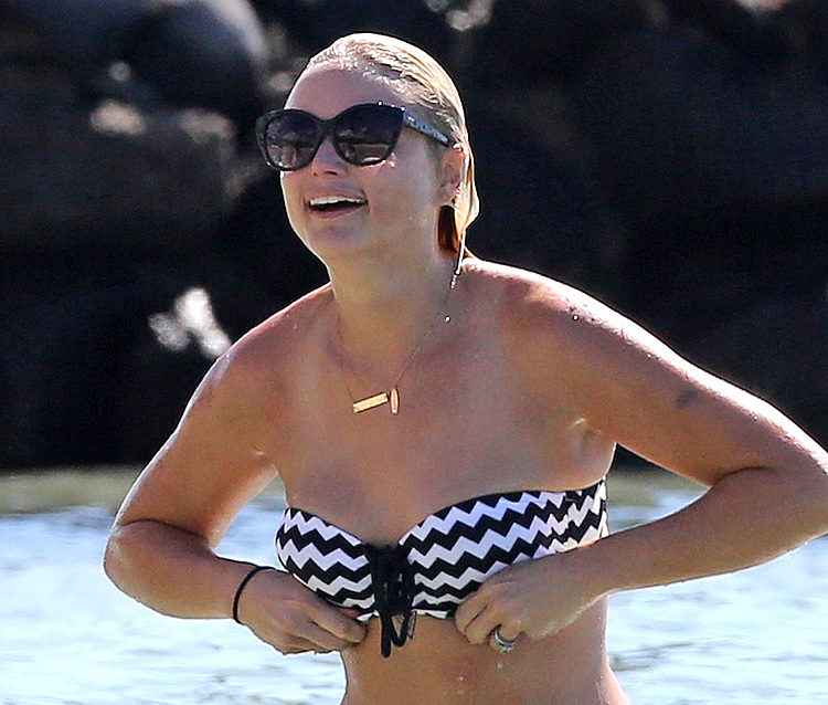Miranda Lambert nipslips beach.