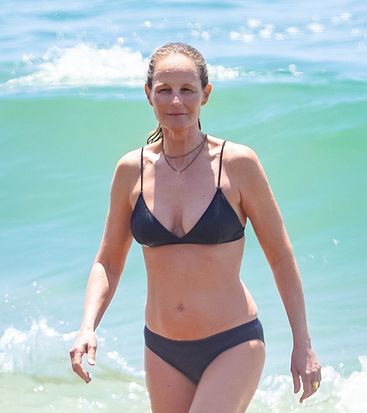 Helen Hunt tits bikini