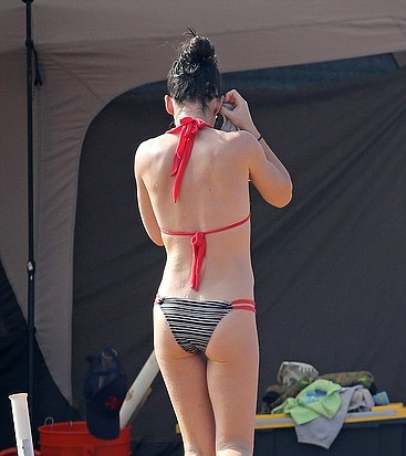 Evangeline Lilly booty pics