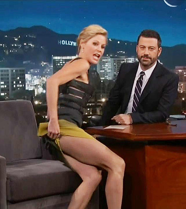 Julie Bowen upskirt