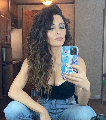 Sarah Shahi tits selfie