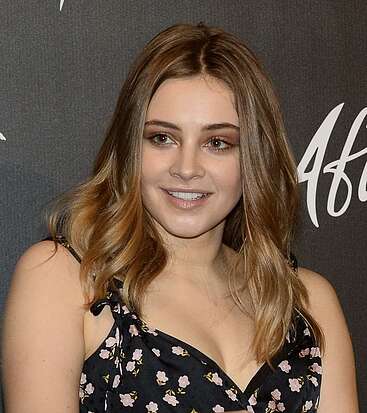 Josephine Langford tits