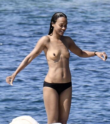 Zoe Saldana topless