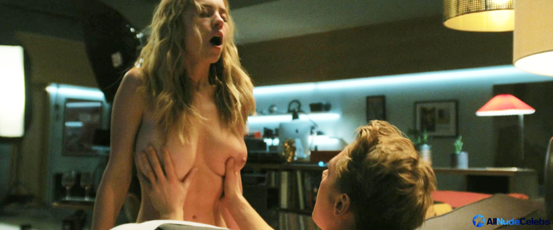 Especially Sydney Sweeney, who played nude there. 