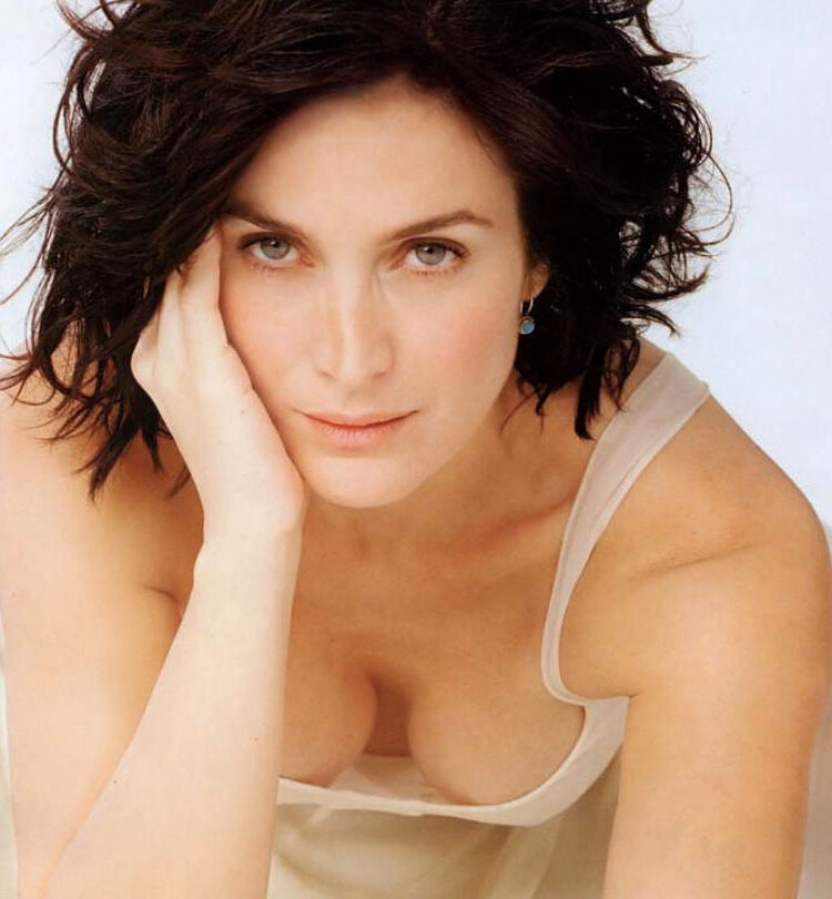 Carrie-Anne Moss Nude Pics