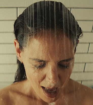 Katie Holmes shower