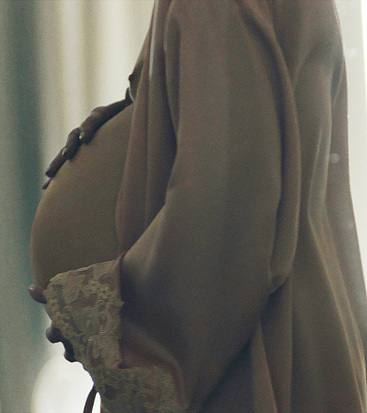 Emilia Clarke pregnant photos