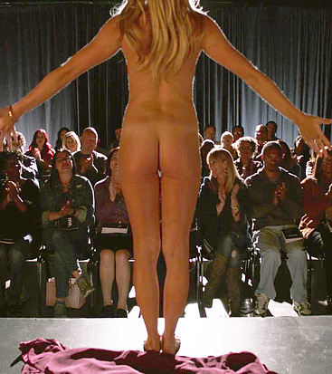 Kristen Wiig nude ass